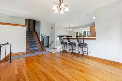 Living - 15325 Walnut Rd, Oak Forest, IL 60452 photo 4 of 8