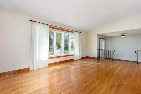 Living - 15325 Walnut Rd, Oak Forest, IL 60452 photo 1 of 8