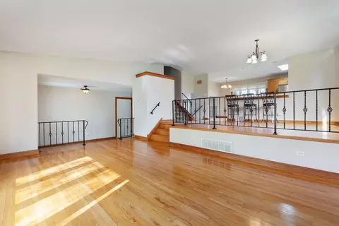Living - 15325 Walnut Rd, Oak Forest, IL 60452 photo 2 of 8