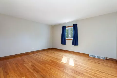 Living - 15325 Walnut Rd, Oak Forest, IL 60452 photo 8 of 8