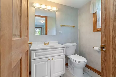 Bath - 15325 Walnut Rd, Oak Forest, IL 60452 photo 1 of 4