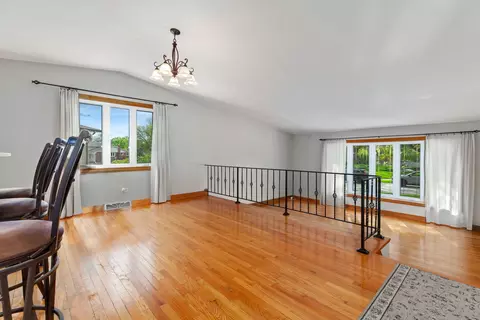 Living - 15325 Walnut Rd, Oak Forest, IL 60452 photo 5 of 8