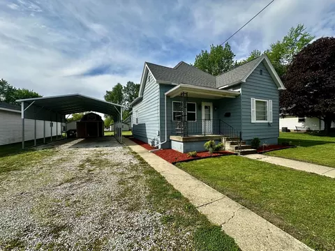 1104 E Jefferson St, Clinton, IL 61727 photo 2