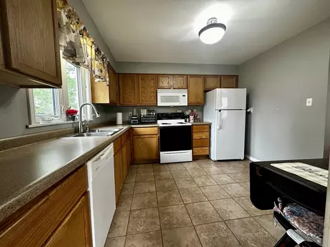 1104 E Jefferson St, Clinton, IL 61727 photo 6