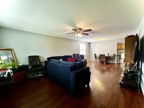 1104 E Jefferson St, Clinton, IL 61727 photo 4
