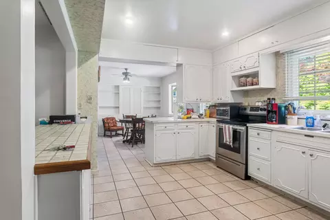 77 Greencroft Dr, Champaign, IL 61821 photo 13