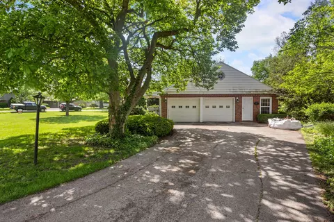 77 Greencroft Dr, Champaign, IL 61821 photo 4