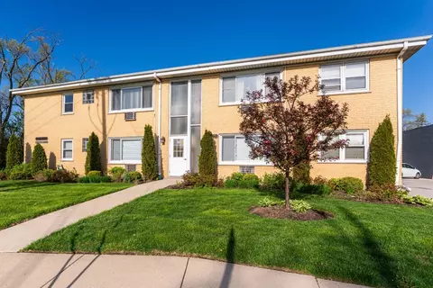 956 Shermer Rd #14, Glenview, IL 60025