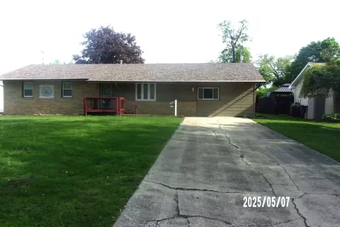 704 E Sycamore St, Watseka, IL 60970