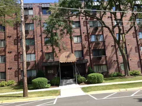835 Pearson St #305, Des Plaines, IL 60016