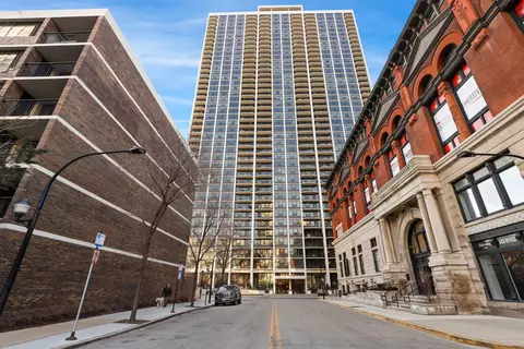 1560 N Sandburg Ter #2805J, Chicago, IL 60610
