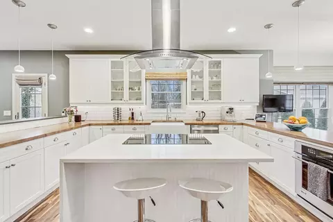 Kitchen - 2020 Techny Rd, Northbrook, IL 60062 photo 1 of 4