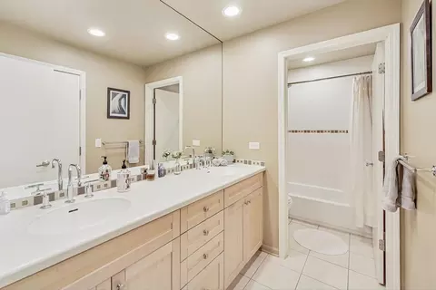 Bath - 2020 Techny Rd, Northbrook, IL 60062 photo 4 of 6