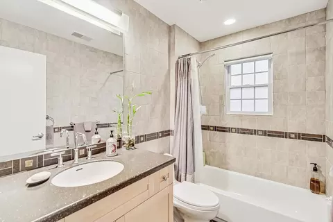 Bath - 2020 Techny Rd, Northbrook, IL 60062 photo 5 of 6