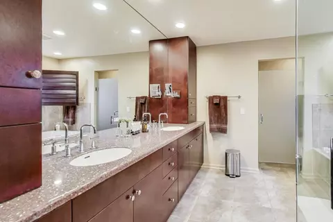 Bath - 2020 Techny Rd, Northbrook, IL 60062 photo 2 of 6