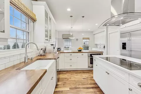 Kitchen - 2020 Techny Rd, Northbrook, IL 60062 photo 2 of 4