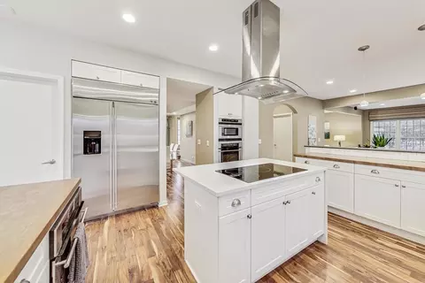 Kitchen - 2020 Techny Rd, Northbrook, IL 60062 photo 3 of 4