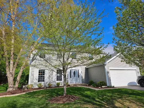 930 E Stone Creek Cir, Crystal Lake, IL 60014