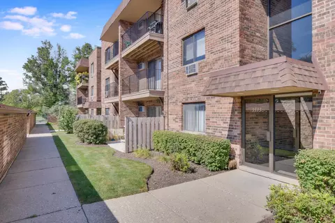 3617 Central Rd #203, Glenview, IL 60025