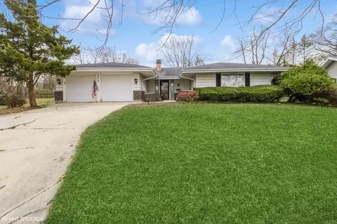 23 W233 Cambridge Ct, Glen Ellyn, IL 60137
