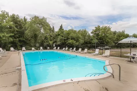 5300 Carriageway Dr #102, Rolling Meadows, IL 60008 photo 2