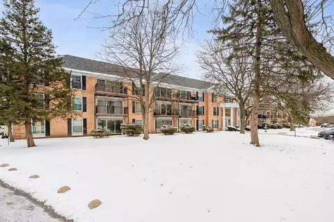 5300 Carriageway Dr #102, Rolling Meadows, IL 60008