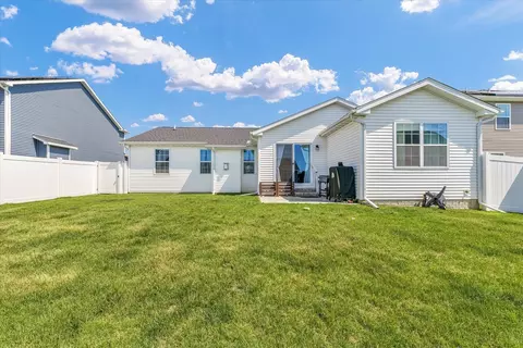 Exterior - 3901 Obsidian Dr, Champaign, IL 61822 photo 7 of 8