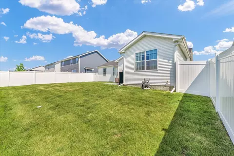 Exterior - 3901 Obsidian Dr, Champaign, IL 61822 photo 8 of 8