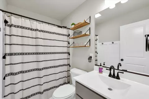 Bath - 3901 Obsidian Dr, Champaign, IL 61822 photo 1 of 1