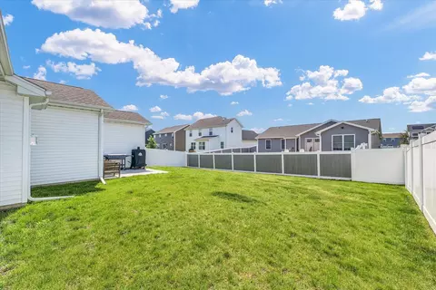 Exterior - 3901 Obsidian Dr, Champaign, IL 61822 photo 5 of 8