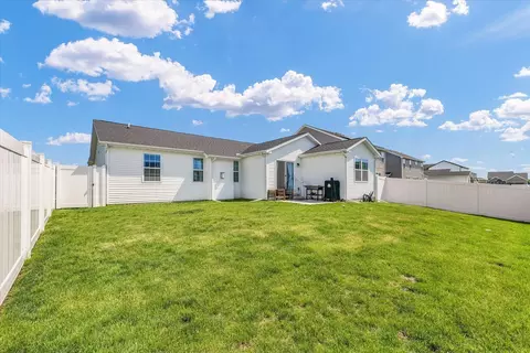 Exterior - 3901 Obsidian Dr, Champaign, IL 61822 photo 6 of 8