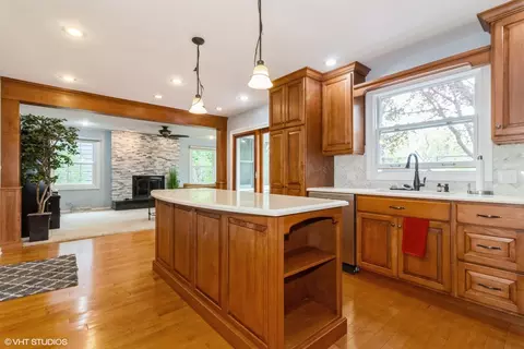 Kitchen - 1424 Killdeer Dr, Naperville, IL 60565 photo 4 of 5