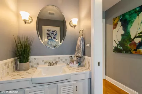 Bath - 1424 Killdeer Dr, Naperville, IL 60565 photo 1 of 5