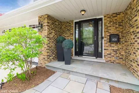 Exterior - 1424 Killdeer Dr, Naperville, IL 60565 photo 2 of 7