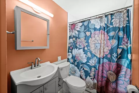 Bath - 707 S Adelaide St, Normal, IL 61761 photo 2 of 4