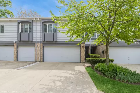 203 Spring Ct, Bloomingdale, IL 60108