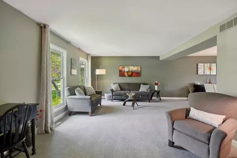 137 Split Oak Rd, Naperville, IL 60565 photo 5