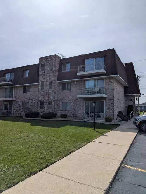 3237 S Manor Dr #310, Lansing, IL 60438