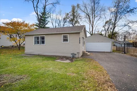 6707 Hawthorne Dr, Cary, IL 60013