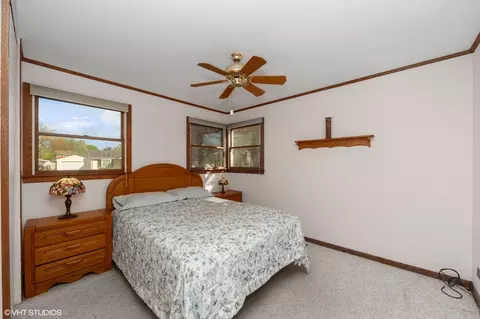 Bedroom - 2305 Jay Ln, Rolling Meadows, IL 60008 photo 1 of 3