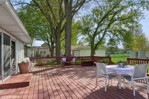 Exterior - 2305 Jay Ln, Rolling Meadows, IL 60008 photo 5 of 8