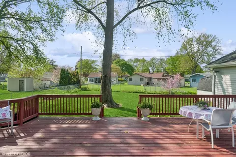 Exterior - 2305 Jay Ln, Rolling Meadows, IL 60008 photo 4 of 8