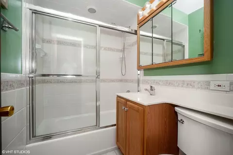 Bath - 2305 Jay Ln, Rolling Meadows, IL 60008 photo 1 of 1
