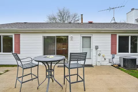 Exterior - 101 Heather Ct, Rolling Meadows, IL 60008 photo 3 of 5