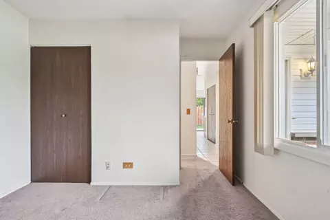 Bedroom - 101 Heather Ct, Rolling Meadows, IL 60008 photo 2 of 7