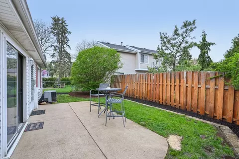 Exterior - 101 Heather Ct, Rolling Meadows, IL 60008 photo 2 of 5
