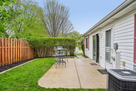 Exterior - 101 Heather Ct, Rolling Meadows, IL 60008 photo 4 of 5