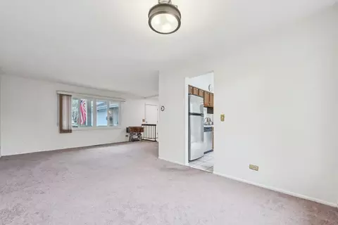 Living - 101 Heather Ct, Rolling Meadows, IL 60008 photo 3 of 4