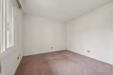 Bedroom - 101 Heather Ct, Rolling Meadows, IL 60008 photo 1 of 7