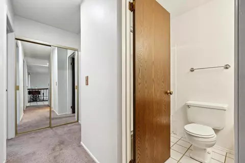 Entry Way - 101 Heather Ct, Rolling Meadows, IL 60008 photo 2 of 5